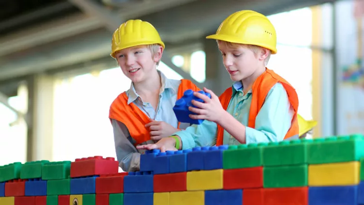 Τα παιδιά γίνονται μικροί αρχιτέκτονες στο Golden Hall