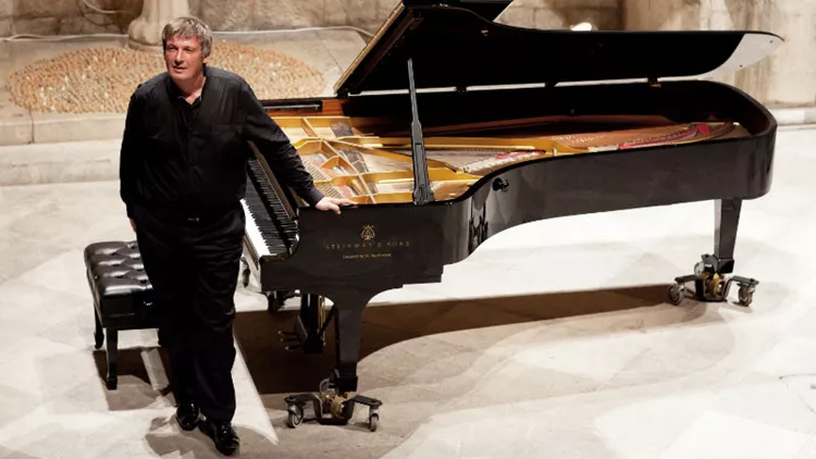 Ο διάσημος πιανίστας Μπόρις Μπερεζόφσκυ στο Ηρώδειο υπέρ των παραπληγικών