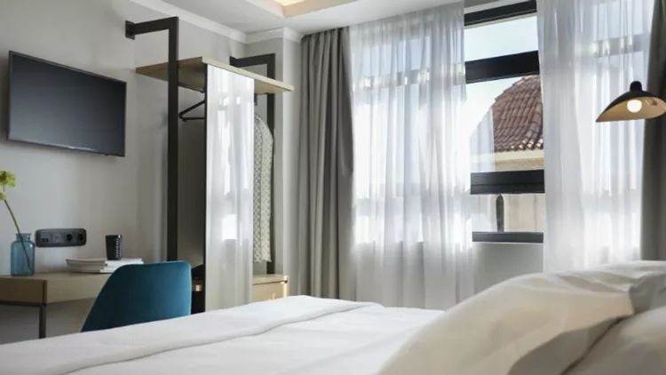 Ένας «καλλιτέχνης» μόλις αφίχθηκε στου Ψυρρή