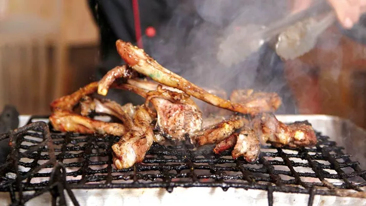 Μήπως το Ιστορικό Κέντρο μετατρέπεται σε ένα τεράστιο σουβλατζίδικο;