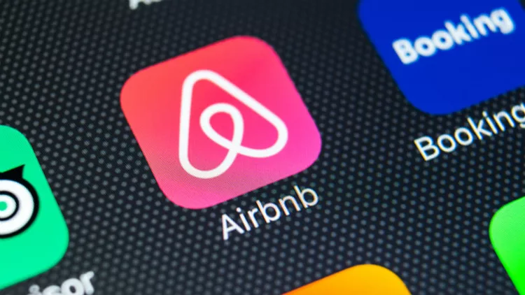 Το φαινόμενο Airbnb: sharing economy ή business as usual;