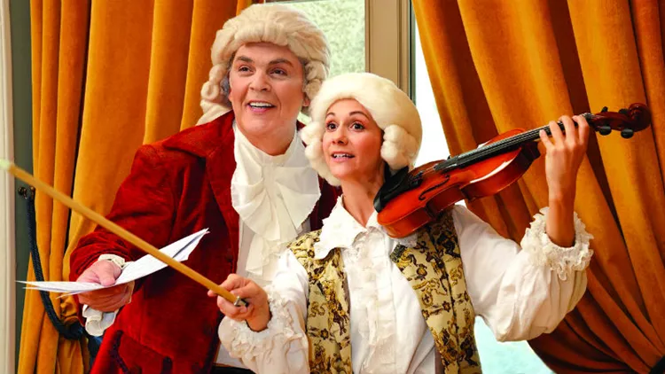 Ιστορίες που κάτι μας θυμίζουν γεμίζουν τις παιδικές σκηνές