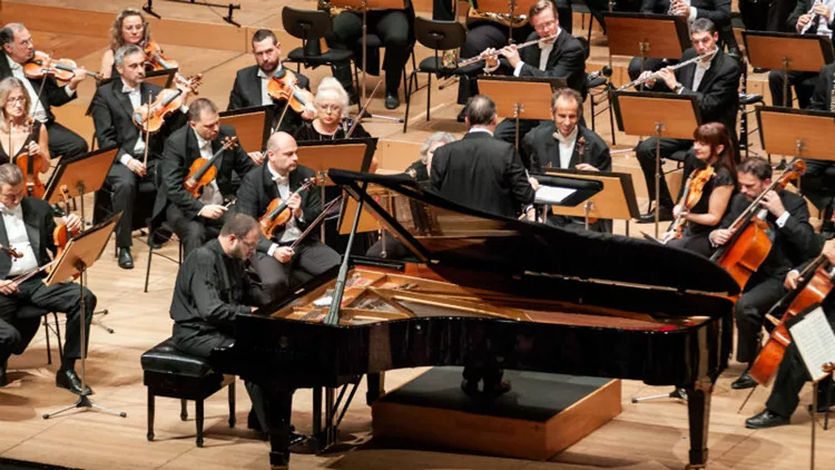 Άνισες συναυλίες και διστακτικό ξεκίνημα της ΚΟΑ