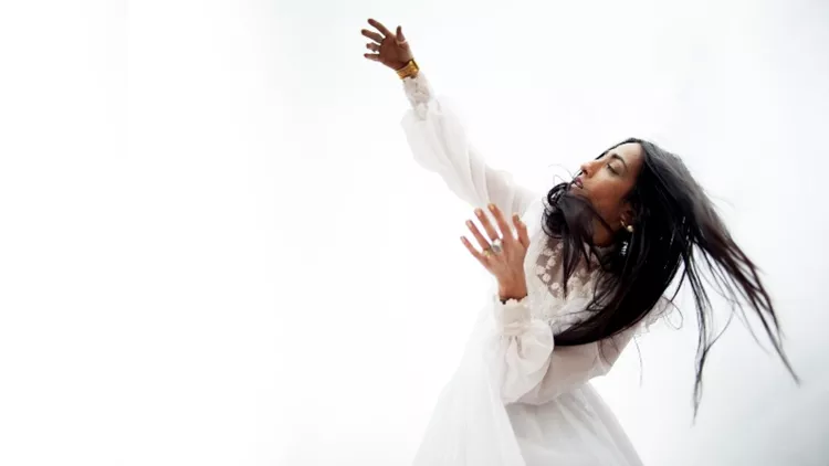 Η Hindi Zahra μας ξεσηκώνει ξανά!