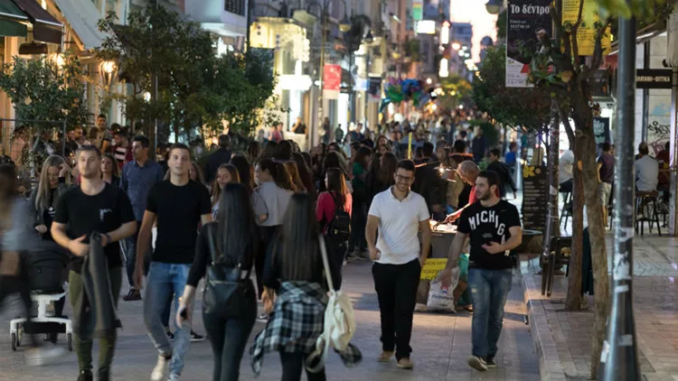 Πήγαμε μονοήμερη στην Πάτρα και τη βρήκαμε στα πάνω της