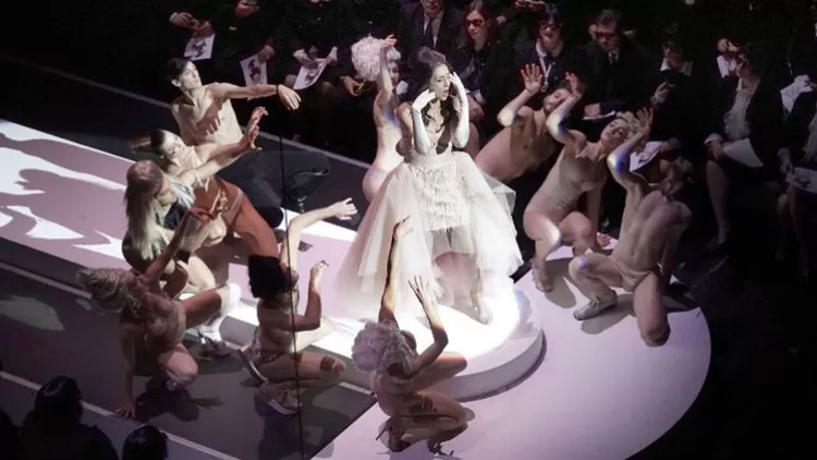 Η παράξενη γοητεία μιας ιδιαίτερα κυνικής «Μανόν»