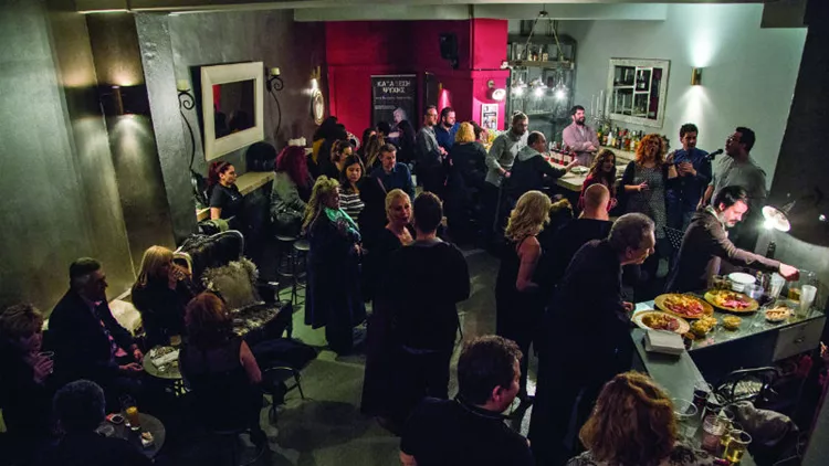 Το Akroasis Theatre & Bar είναι η καινούργια άφιξη της Κυψέλης