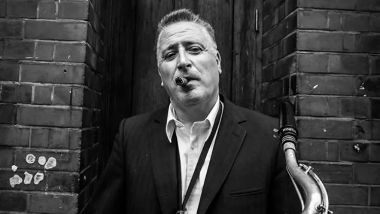 Ο Ray Gelato «swings, swings, swings» στο «Half Note»