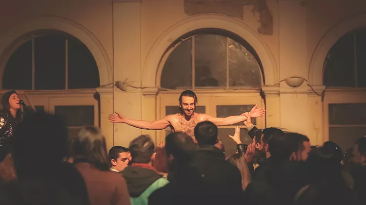 «Hotel Apocalypse»: Περάσαμε την τελευταία νύχτα της ζωής μας στο Μπάγκειον