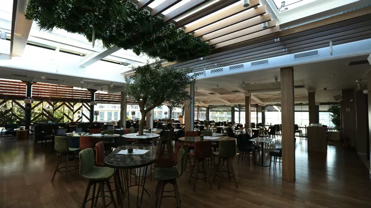 Η Σαντορίνη αριβάρει στο Public