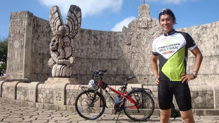 Τζάκι Τσεν, πώς είναι να έχεις γυρίσει 60 χώρες με ποδήλατο;