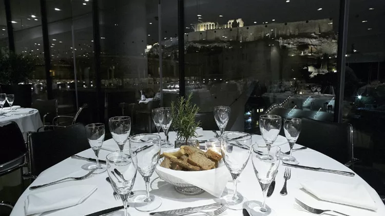 «Εστιατόριο Μουσείου Ακρόπολης»: Πρώτο πιάτο ιερός βράχος