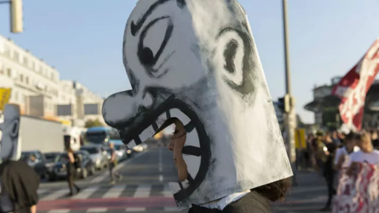 Πώς ένα φεστιβάλ παραστατικών τεχνών μπορεί να ...τσιμπήσει το φασισμό;