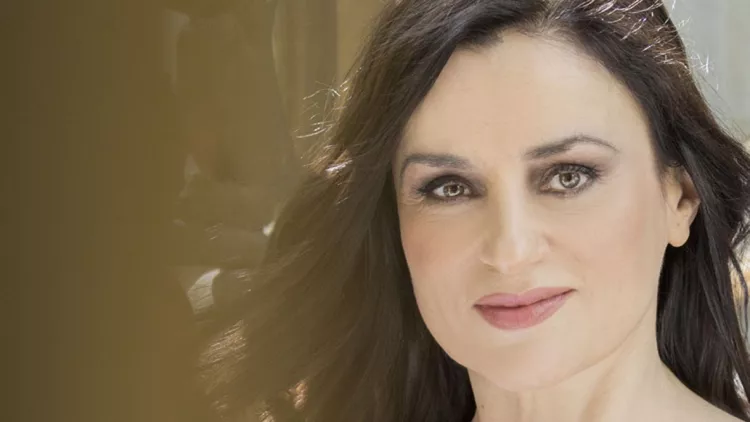 Η Καμεράτα με την Καραμπέτη στην «Μήδεια»