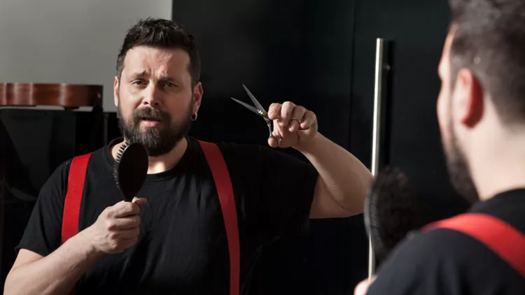 Ο Σπύρος Γραμμένος κουρεύει πολύ καλύτερα από όσο νομίζεις