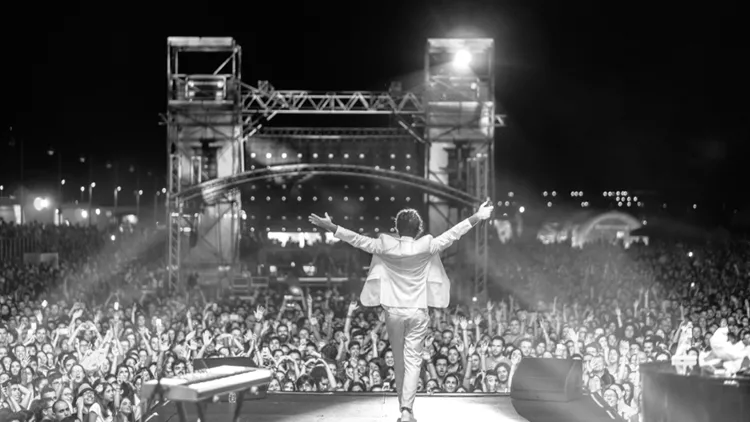 Με τον Κωστή Μαραβέγια στην Πλατεία Νερού