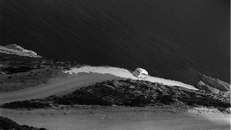 Η αυλή του «Ιπποπόταμου» έγινε έξτρα καλοκαιρινή και εικαστική