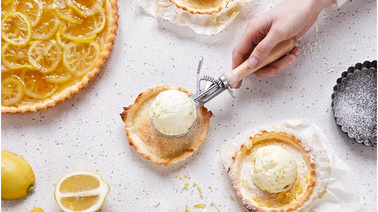 Tο νέο Mövenpick Lemon Pie μας φτιάχνει το καλοκαίρι!