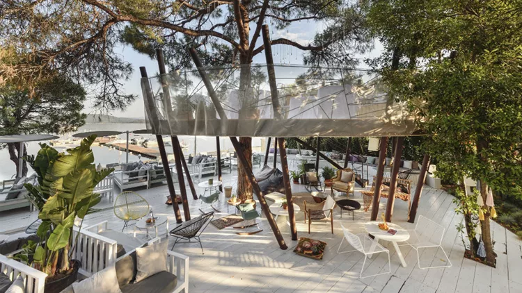 Εκλεκτοί guest chefs μαγειρεύουν στο «Ekies» για καλό σκοπό