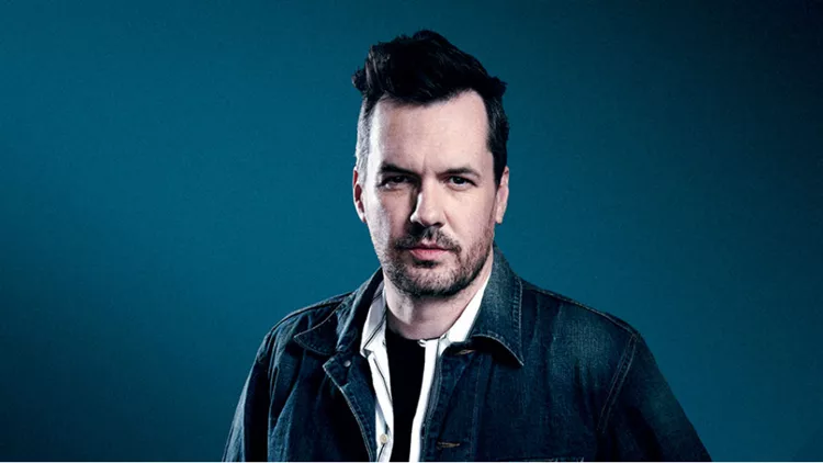 Ο Jim Jefferies και το μαύρο χιούμορ του έρχονται στην Ελλάδα