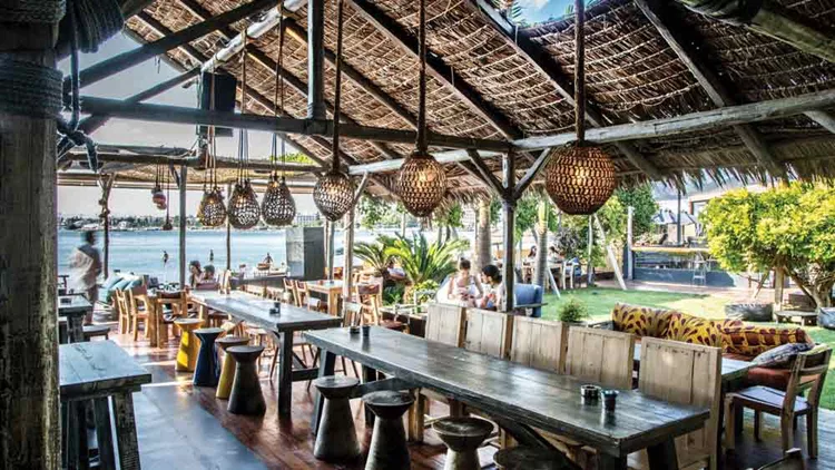 «Balux Seaside + Pool»: Το εξωτικό spot της αθηναϊκής ριβιέρας 