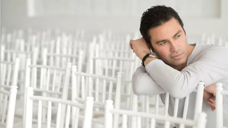 Γαλάζια λίμνη με τον Μάριο