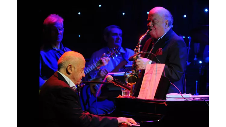 Γιώργος Κατσαρός και Μίμης Πλέσσας σε καλοκαιρινή «Συνάντηση»