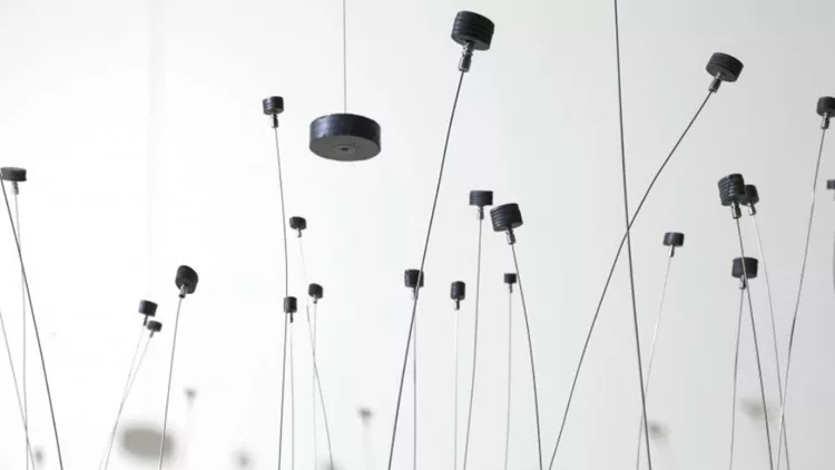 Τα έργα του Takis μαγνητίζουν την Tate Modern