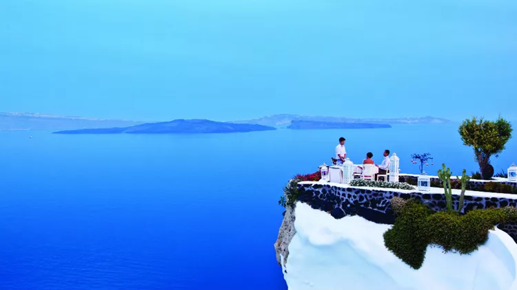 Αυτά είναι τα καλύτερα εστιατόρια της Σαντορίνης