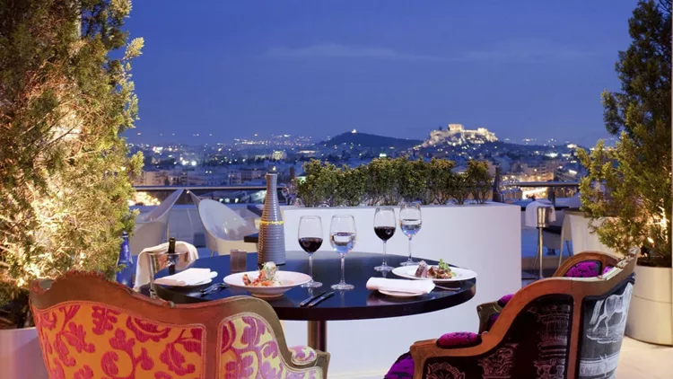 Εξαιρετική θέα και γεύσεις στα rooftops της Αθήνας