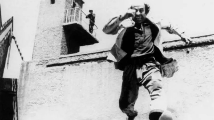 Η αγαπημένη κωμωδία «Τι Έκανες στον Πόλεμο Θανάση;» ξανά στη μεγάλη οθόνη