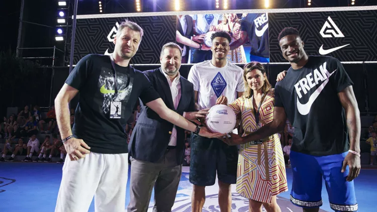 Η «AntetokounBros Academy» αλλάζει ζωές ένα «καλάθι» τη φορά