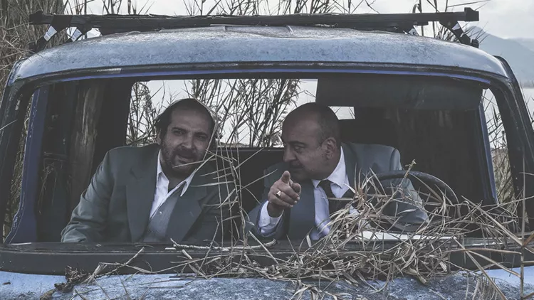 Η Δανάη Σπηλιώτη γράφει για την εμπειρία της παράστασης σε καφενείο