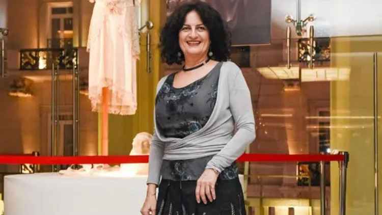 «Έφυγε» η εξαιρετική ενδυματολόγος και σκηνογράφος Γιούλα Ζωιοπούλου