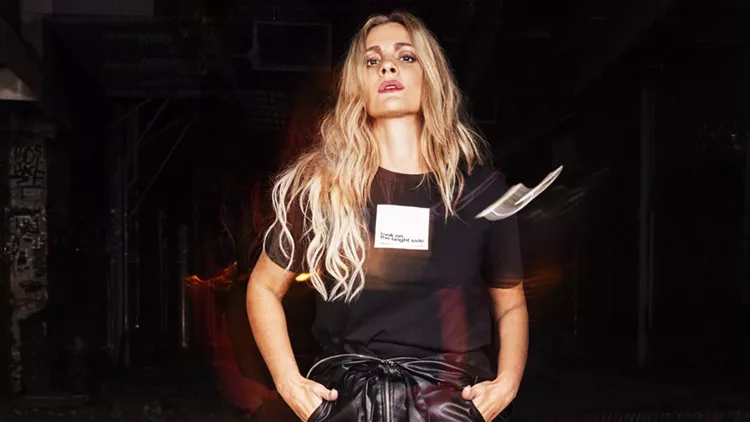 Με τη Νατάσσα και τους φίλους της στη νέα δεκαετία