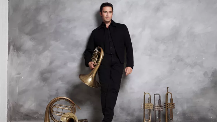 Τα Χριστούγεννα στην Αθήνα με τον Μάριο Φραγκούλη