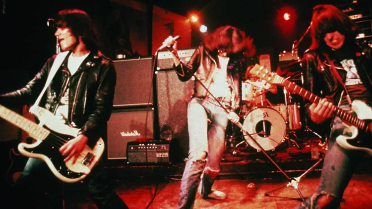 Οι Ramones τα σπάνε στο Άστορ