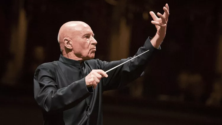 Ο Κρίστοφ Έσενμπαχ διευθύνει την Κρατική Ορχήστρα Αθηνών
