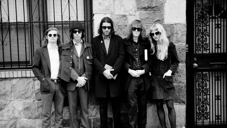 Οι Mystery Lights καταφθάνουν απευθείας από το garage του Μπρούκλιν