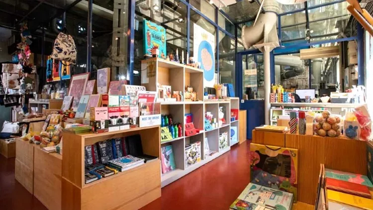 Booklab: Επιστρέφει η λογοτεχνική λέσχη στο πωλητήριο του Βιομηχανικού Μουσείου Φωταερίου