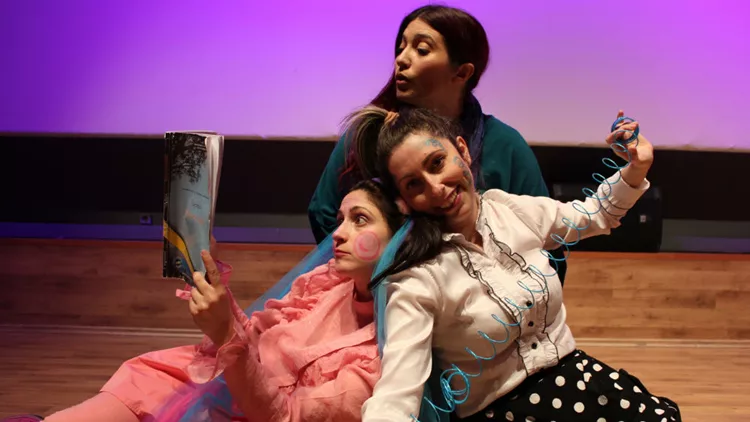 Θέατρο με άρωμα Αποκριάς