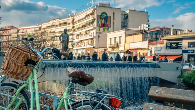 Φύγαμε για Τρίκαλα, για ποδήλατο, κοκτέιλ και πολιτισμό