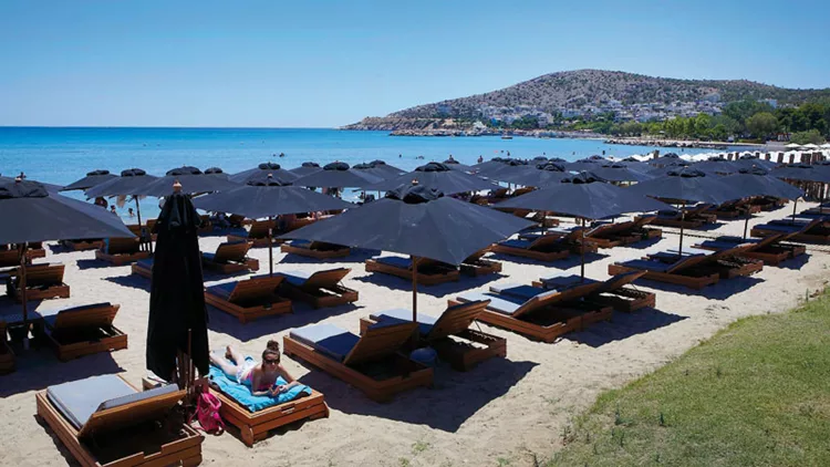 Κλειστά εποχικά ξενοδοχεία, χιονοδρομικά και πλαζ