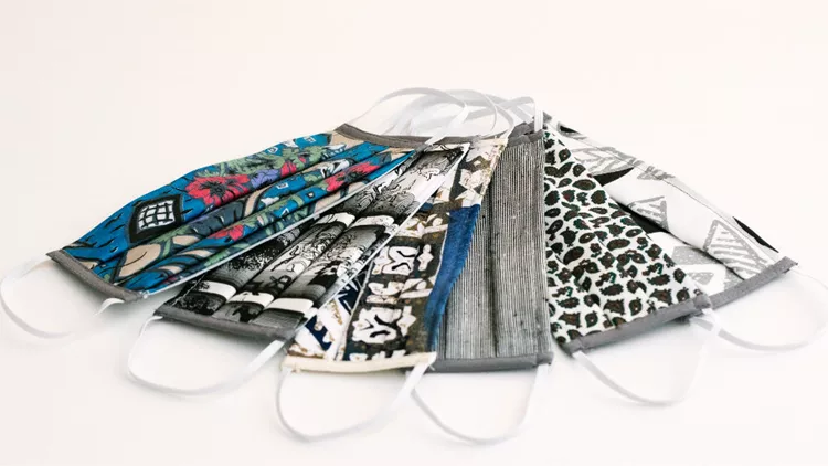 Η μάσκα γίνεται το νέο αξεσουάρ του θεατρόφιλου, χάρη στο Εθνικό Θέατρο