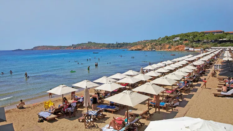 Ανοίγουν από το Σάββατο οι οργανωμένες παραλίες