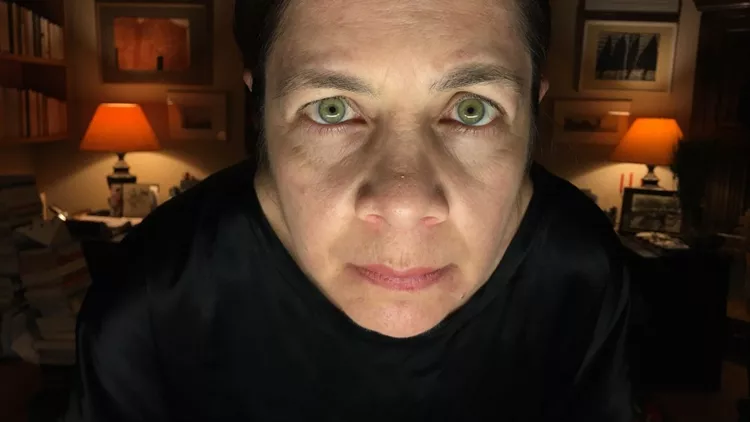 Μια ονειρική περιπλάνηση από την Αργυρώ Χιώτη στα διαδικτυακά δωμάτια του ΕΜΣΤ