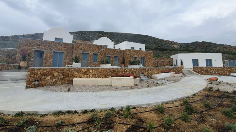 «Ypseli»: Μία κυψέλη φιλοξενίας στην Ανάφη