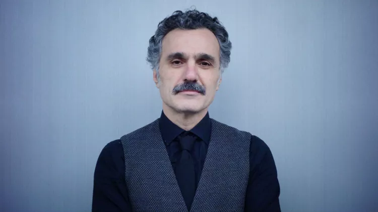 Σιαμάκ Ετεμάντι: «Νιώθω περισσότερο Εξαρχειώτης παρά Ιρανός»