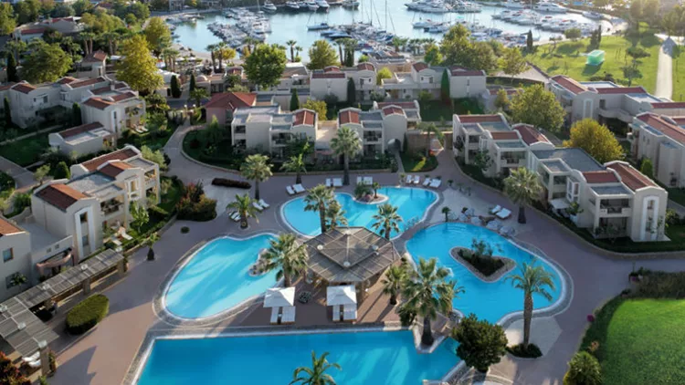 Ανανεωμένο και αστεράτο Porto Sani