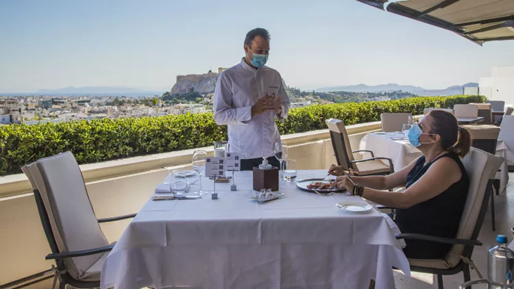 Τρώγοντας ασφαλώς στο «GB Roof Garden»!